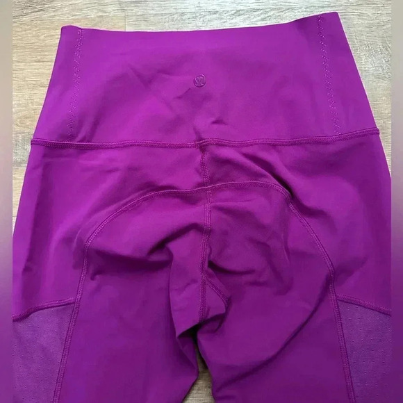 Lululemon Hot To Street Crop  Size 6 Regal Plum - Picture 9 of 14